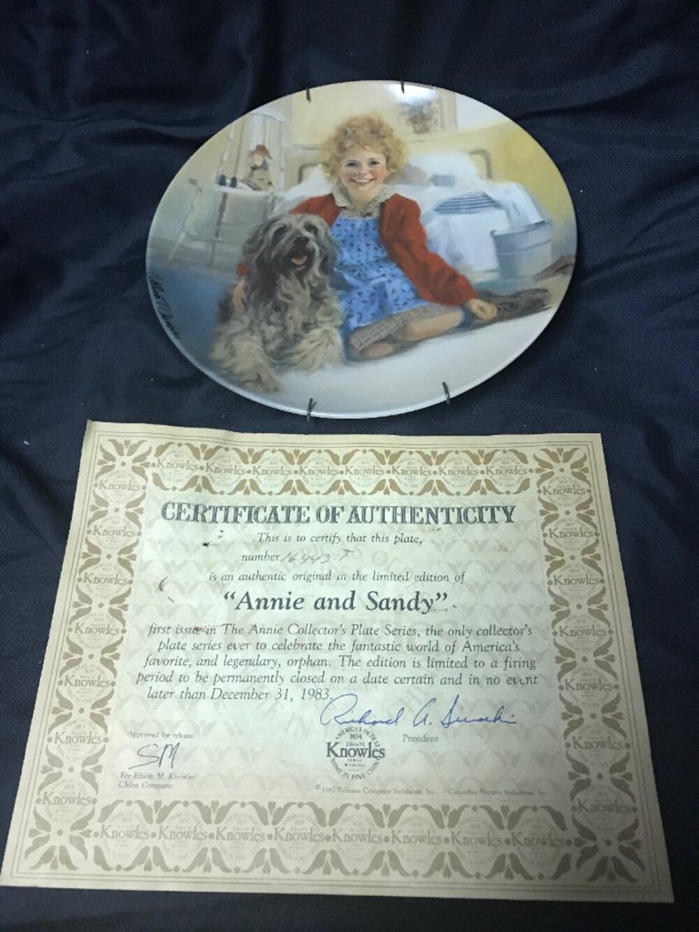 “Annie and Sandy” Annie Collector’s Plate Series - The Bradford Exchange KG RR1